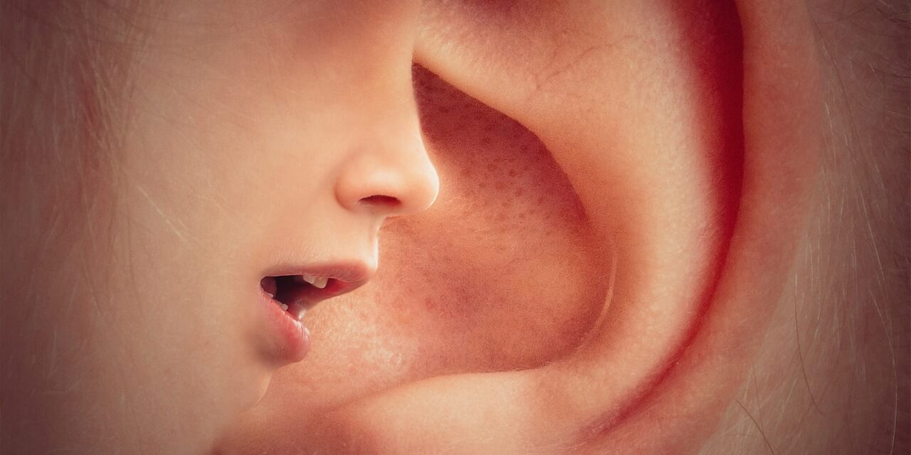 Deklica se je razcvetela